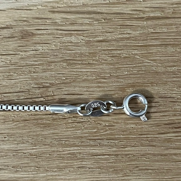 18-Inch Sterling Silver Hello Kitty Onyx Gemstone Charm Necklace NWOT - Picture 4 of 4